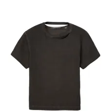 Футболка с вырезами