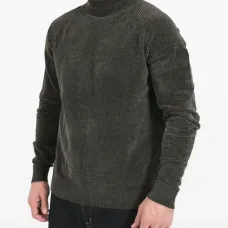 Свитер с воротником-гольф