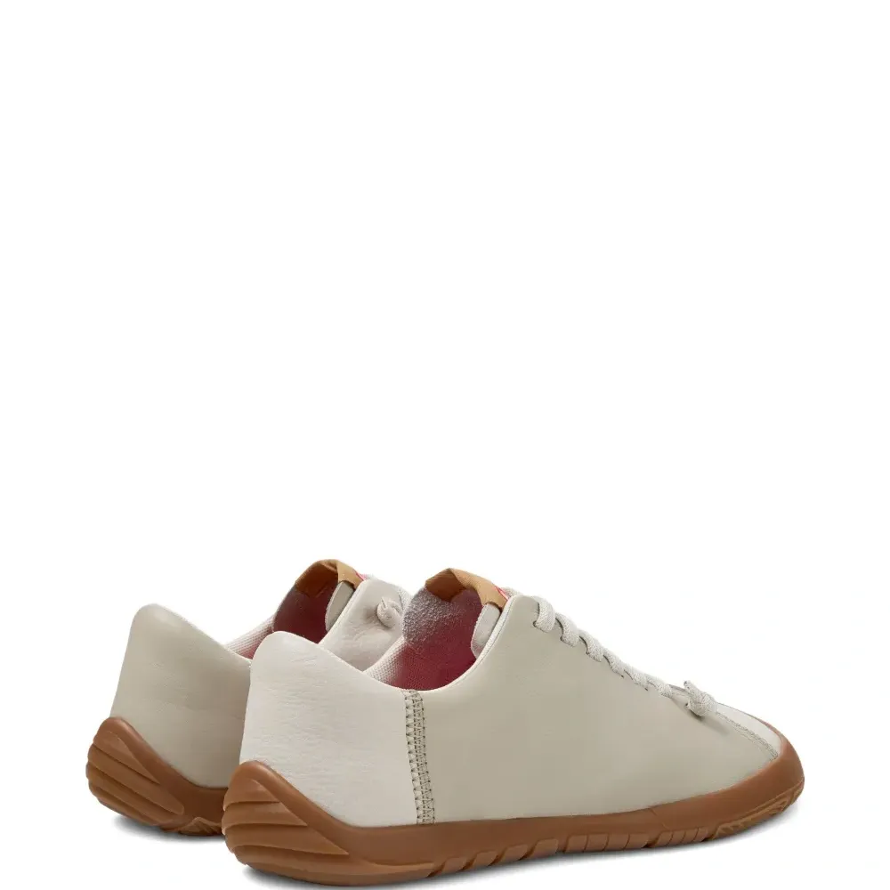 Розовые кроссовки