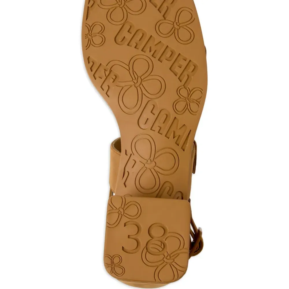 Босоножки Kora с пряжками