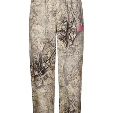 Спортивные брюки с камуфляжным принтом и логотипом Спортивные брюки с камуфляжным принтом и логотипом