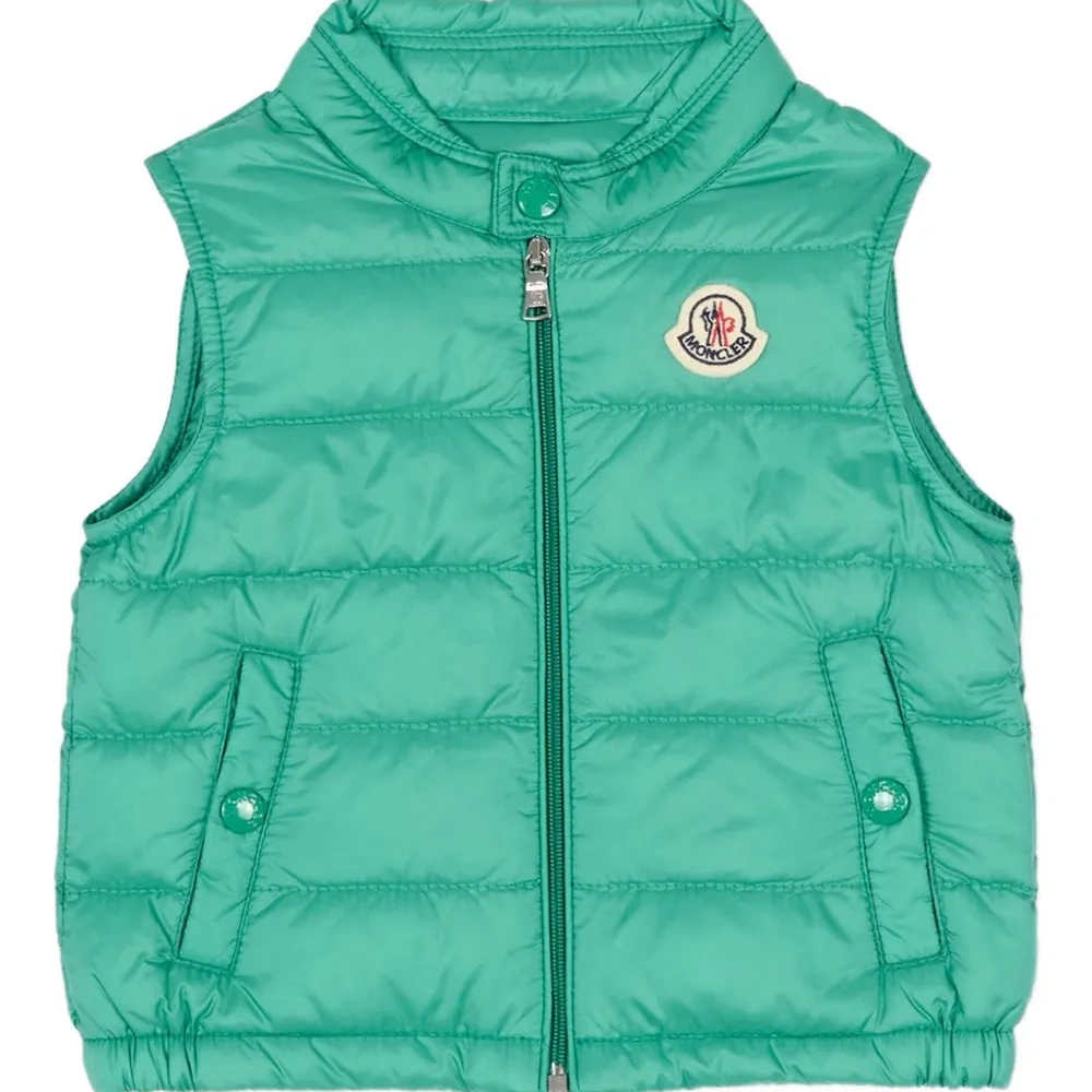 Бесрукавный стеганый жилет