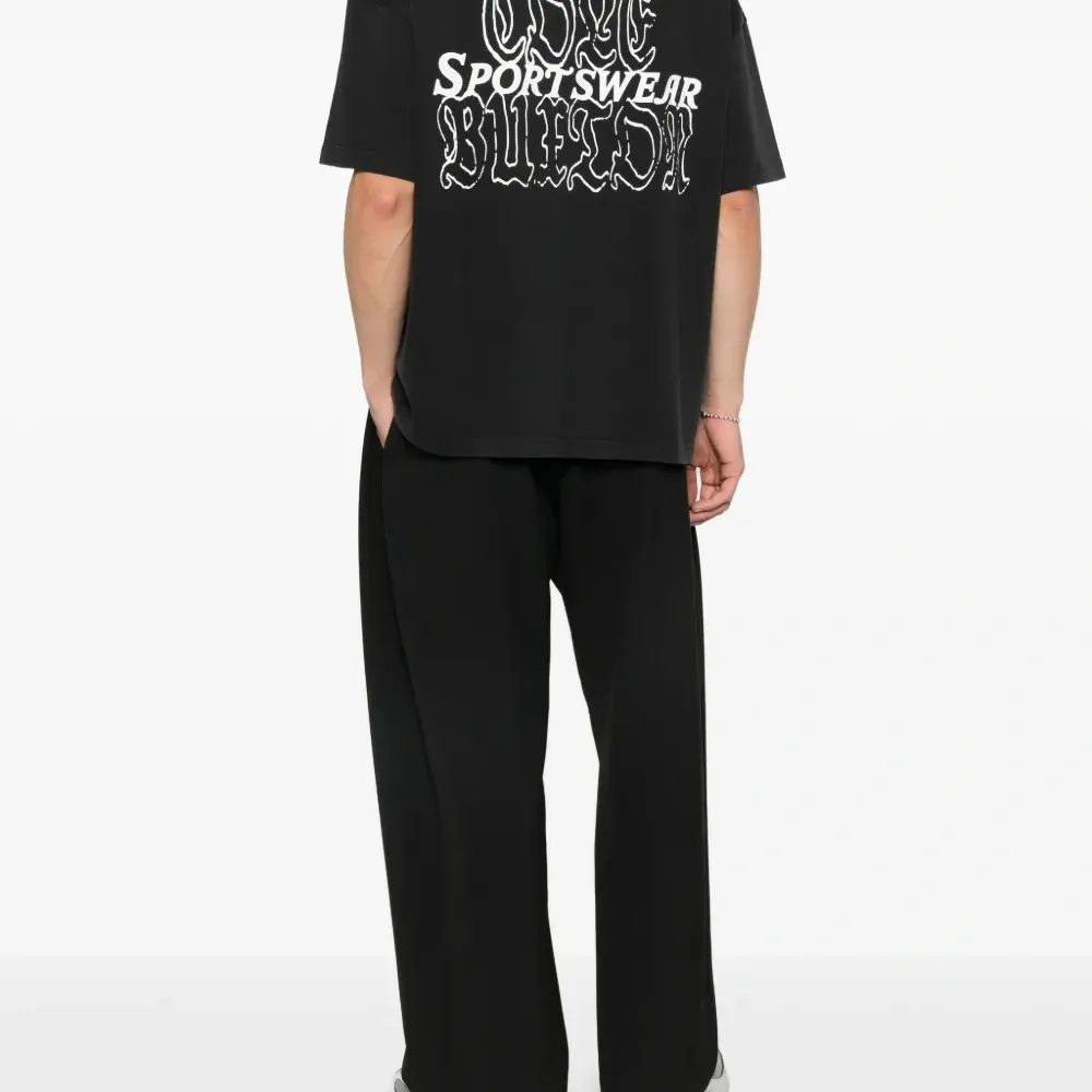 Футболка с принтом логотипа