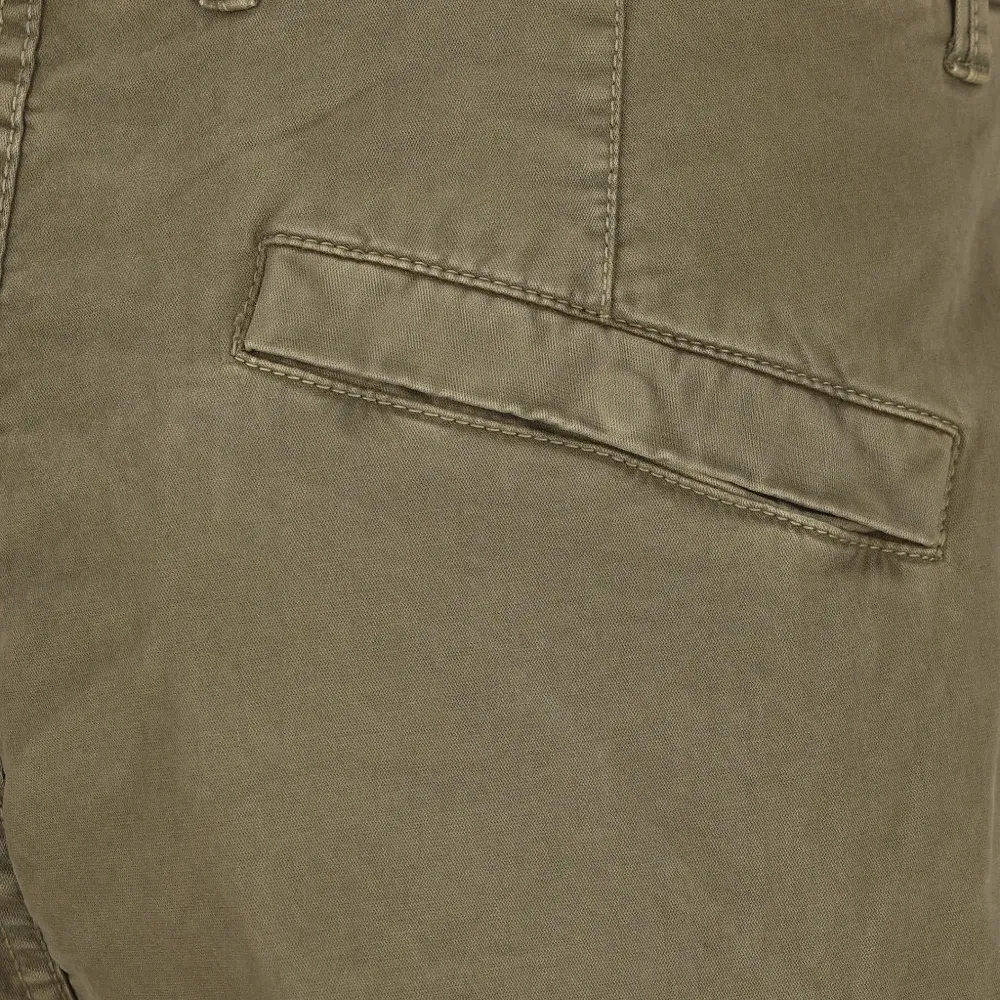 Карго-шорты на пуговицах