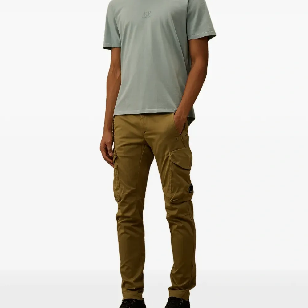 Футболка с логотипом