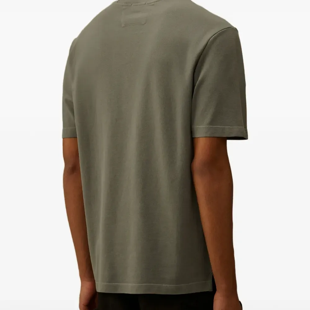 Футболка с круглым вырезом и карманом