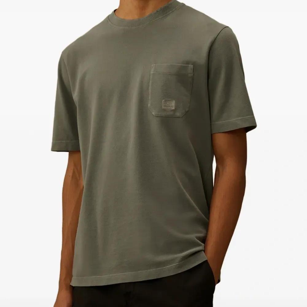 Футболка с круглым вырезом и карманом