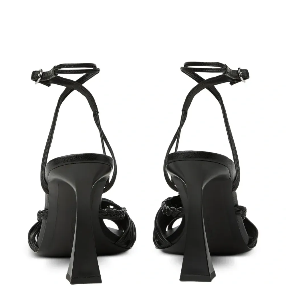 Сандалии Debutante