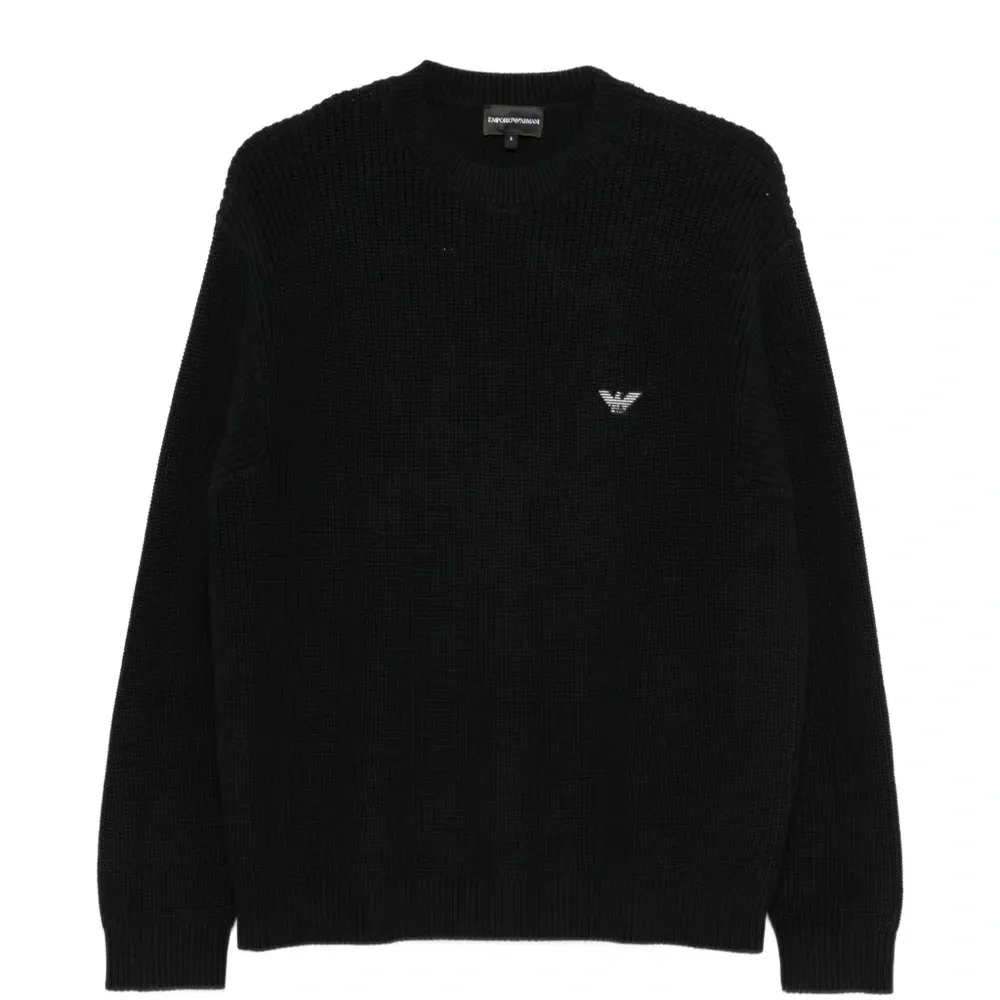 Свитер с нашивкой-логотипом