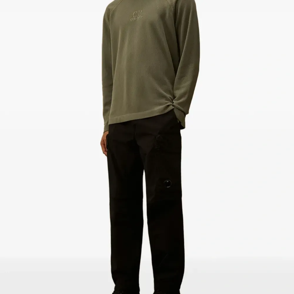 Худи с вышитым логотипом Худи с вышитым логотипом