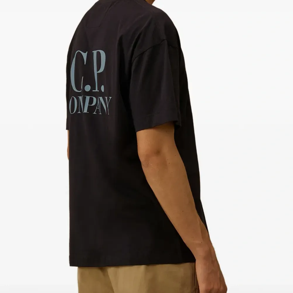 Футболка с логотипом