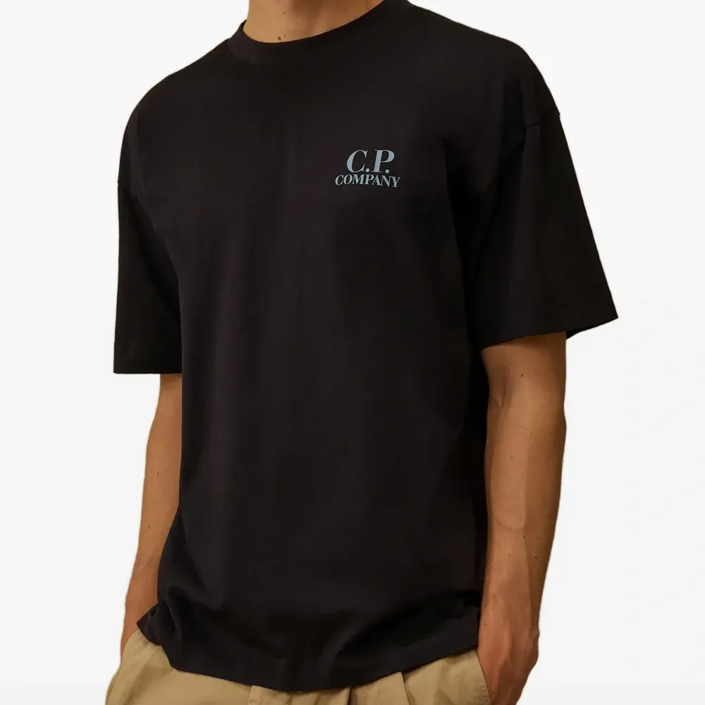 Футболка с логотипом