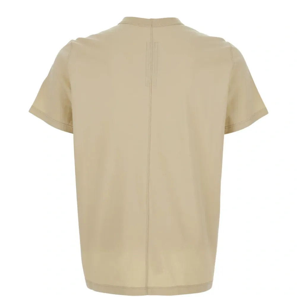 Футболка с круглым вырезом и простроченными деталями