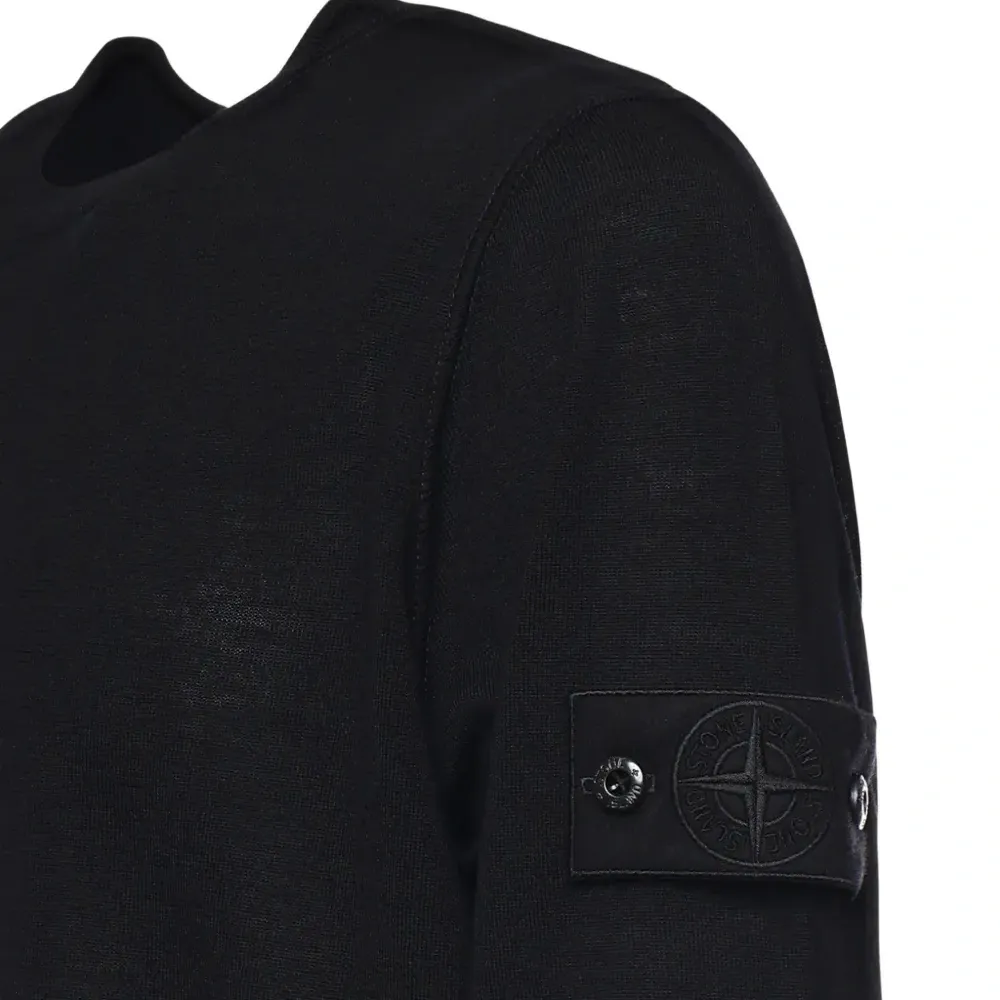 Свитер с круглым вырезом и нашивкой