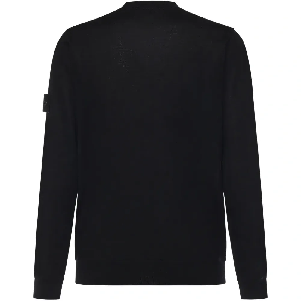 Свитер с круглым вырезом и нашивкой