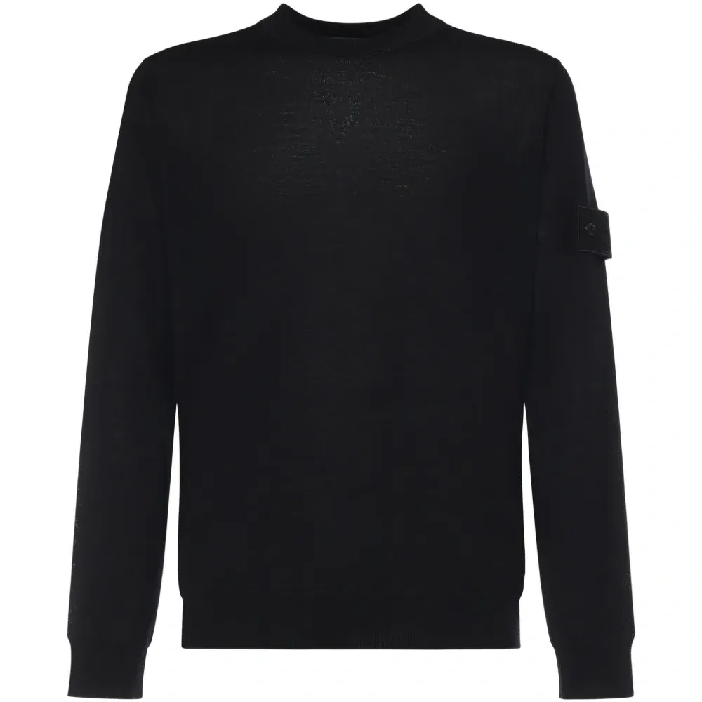 Свитер с круглым вырезом и нашивкой