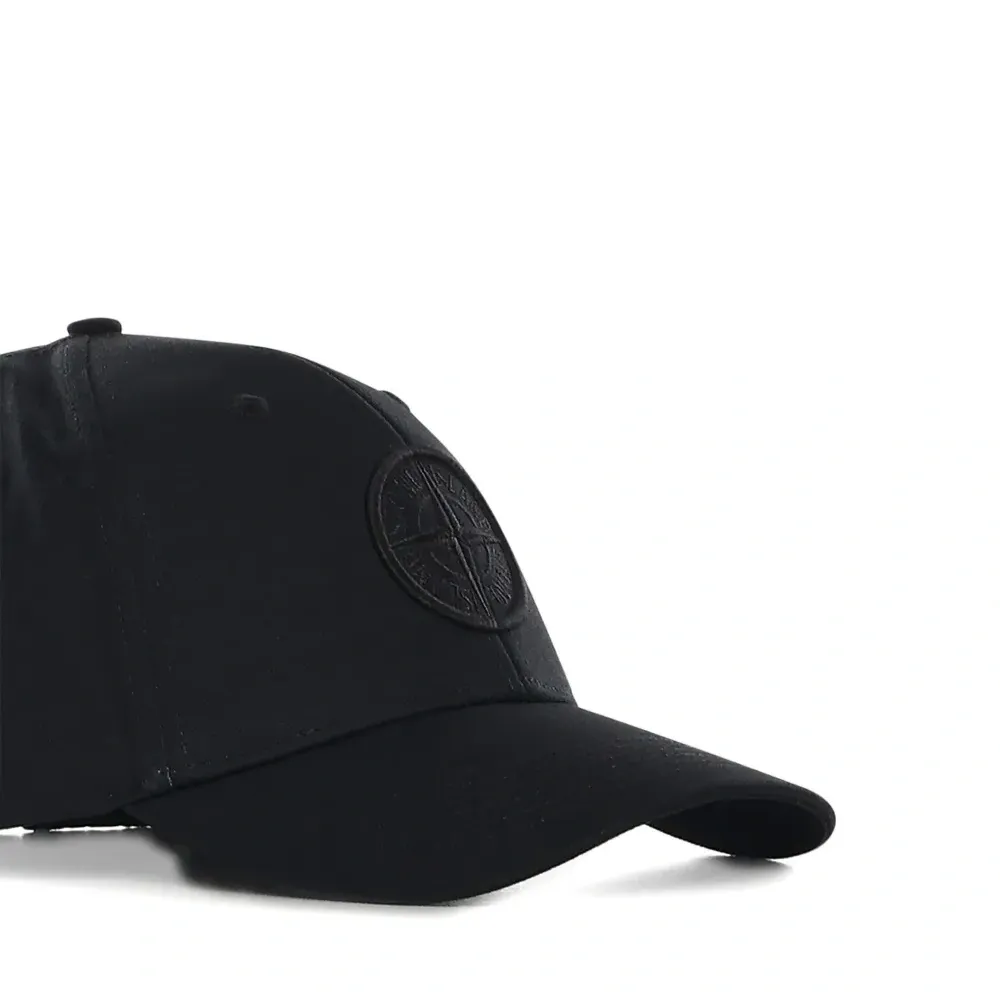 Бейсболка с вышивкой в виде компаса