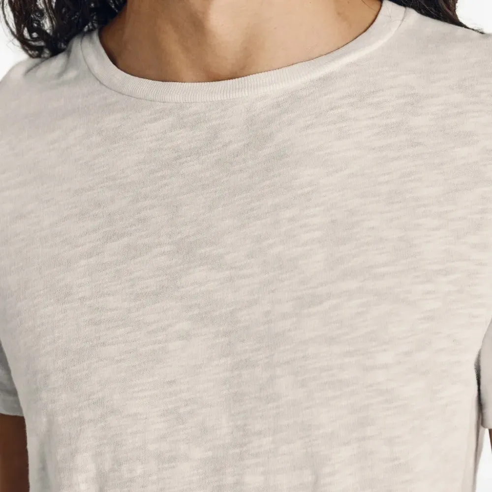 Футболка с круглым вырезом и короткими рукавами