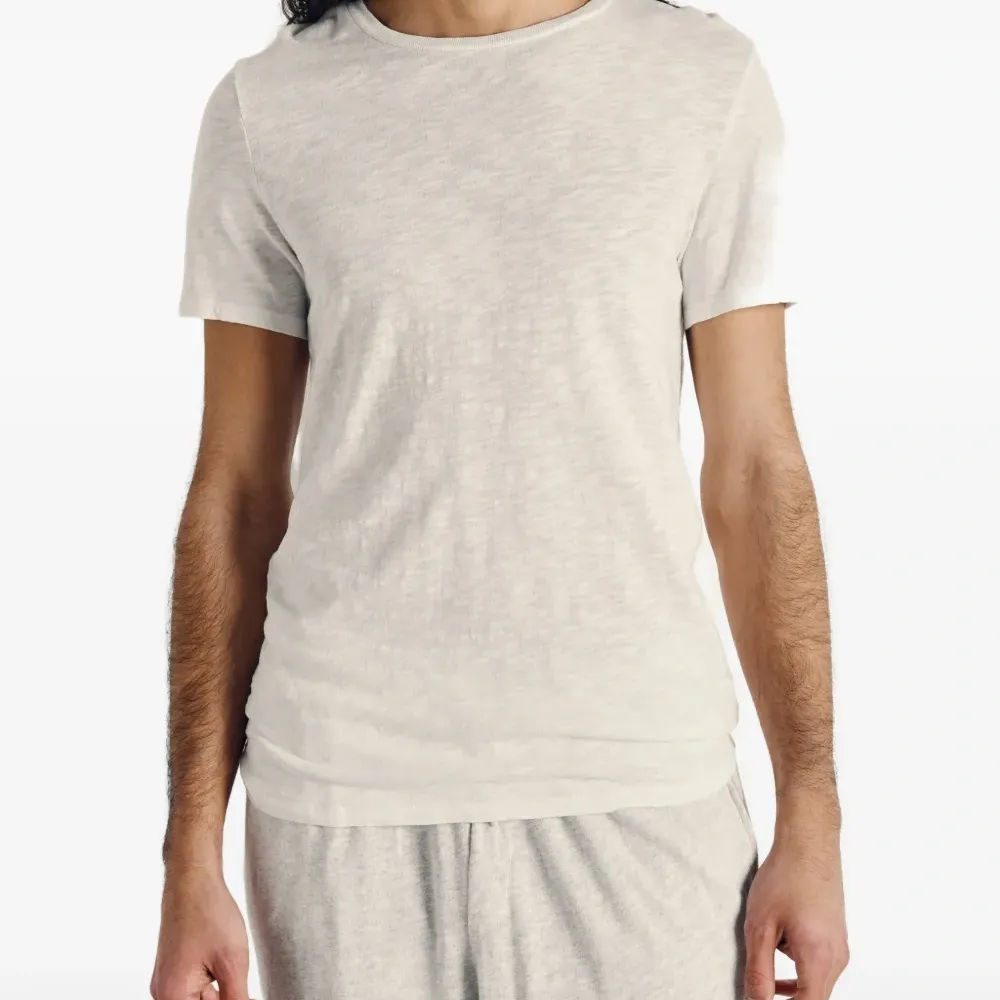 Футболка с круглым вырезом и короткими рукавами