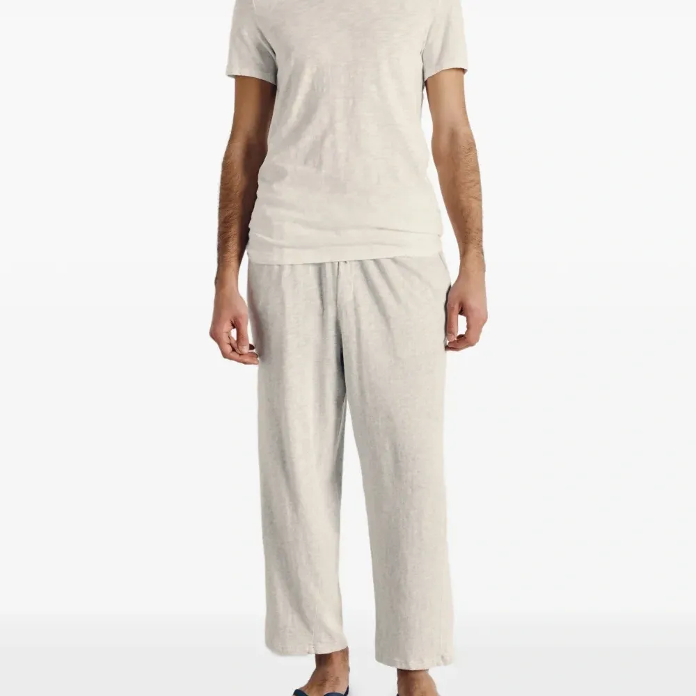 Футболка с круглым вырезом и короткими рукавами