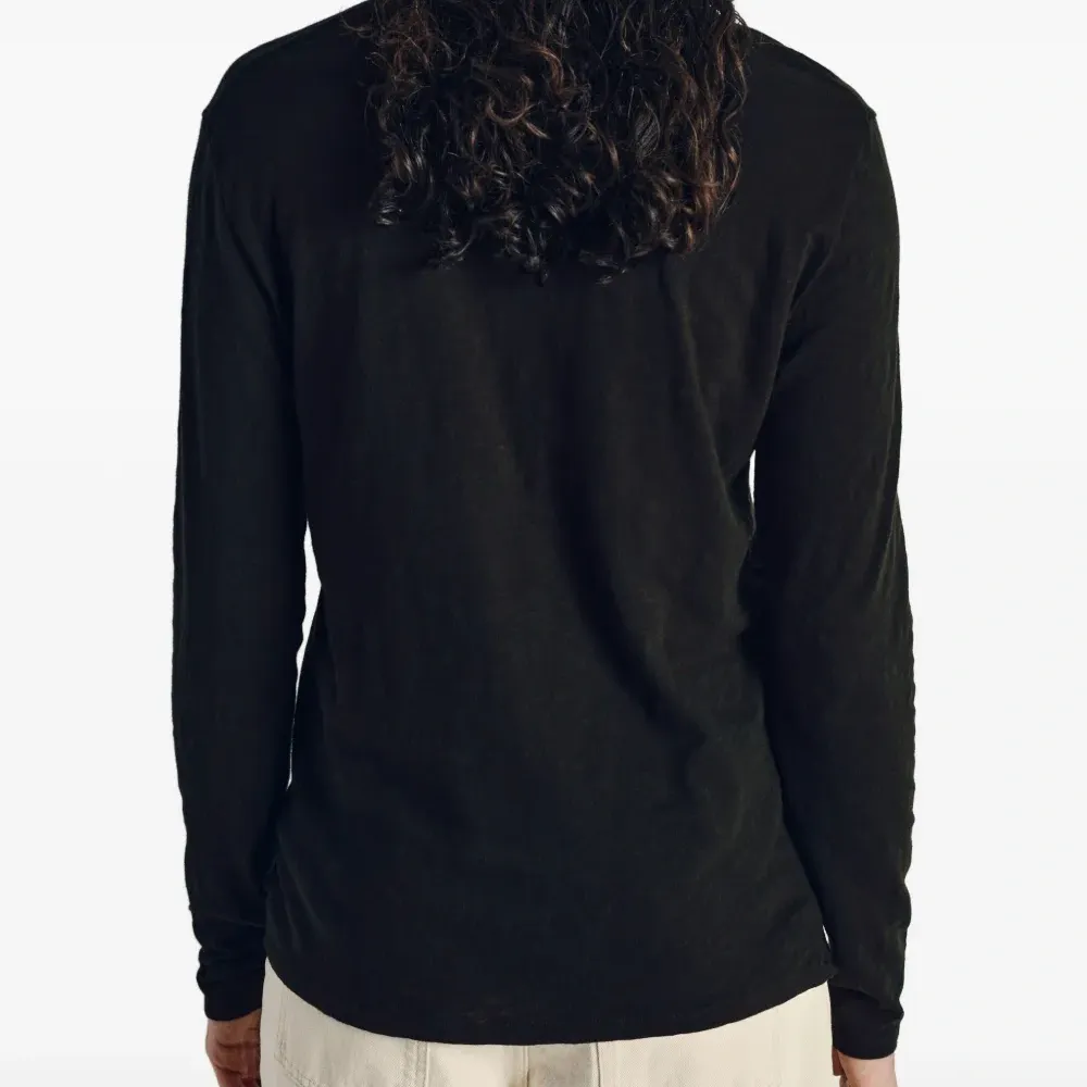 Футболка с длинными рукавами и круглым вырезом