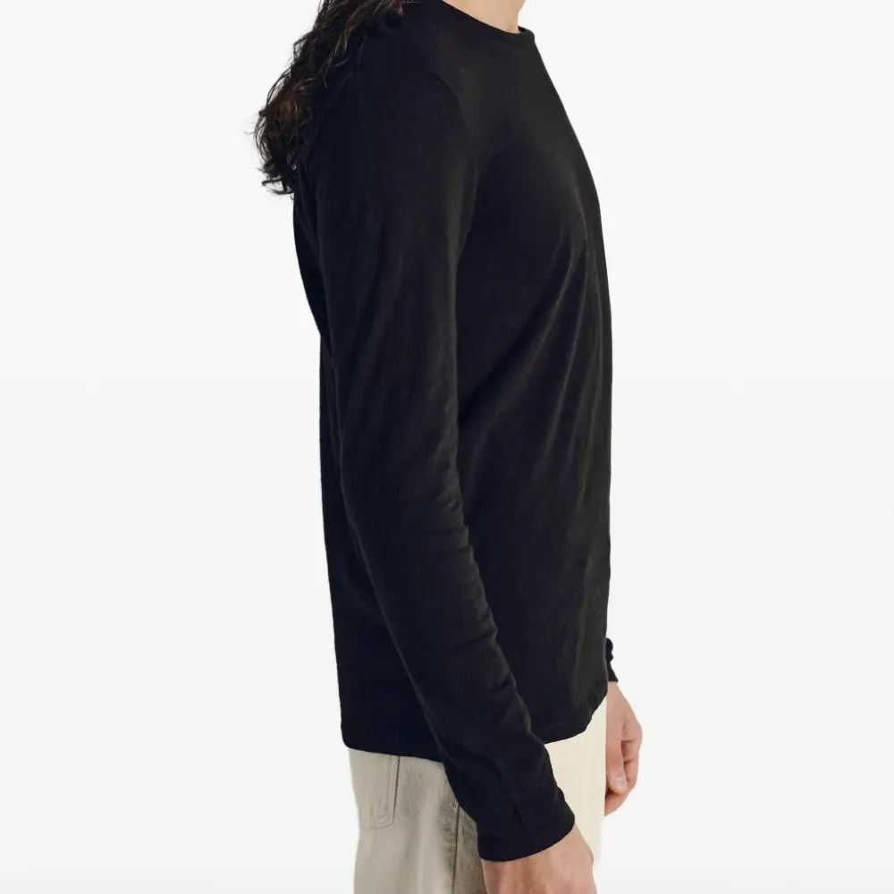 Футболка с длинными рукавами и круглым вырезом