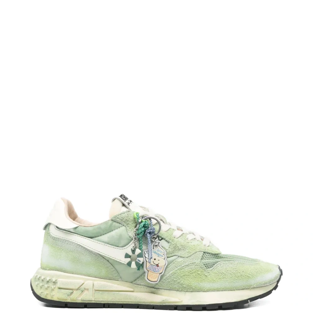 Кроссовки с подвесками