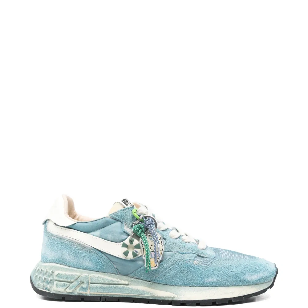 Кроссовки на шнуровке