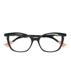 Очки в круглой оправе