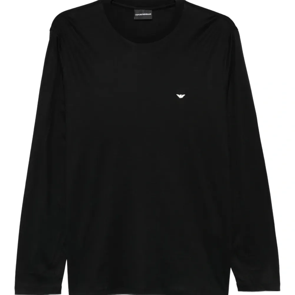 Футболка с вышитым логотипом Футболка с вышитым логотипом