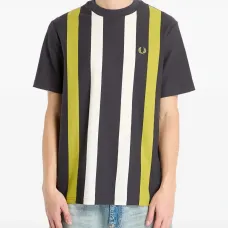 Футболка в вертикальную полоску