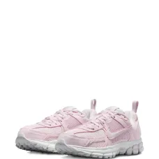 Кроссовки Vomero 5 на шнуровке