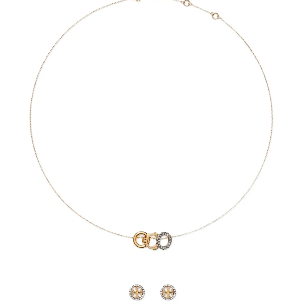 Набор украшений: ожерелье и серьги с логотипом, украшенные кристаллами