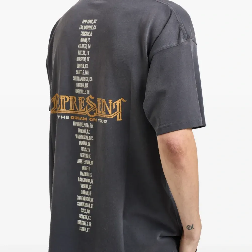 Футболка с графическим принтом