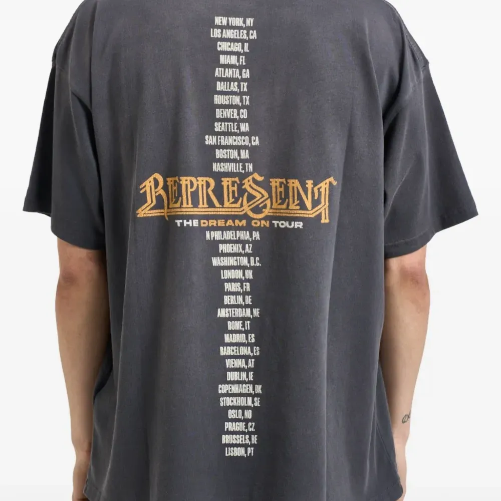 Футболка с графическим принтом