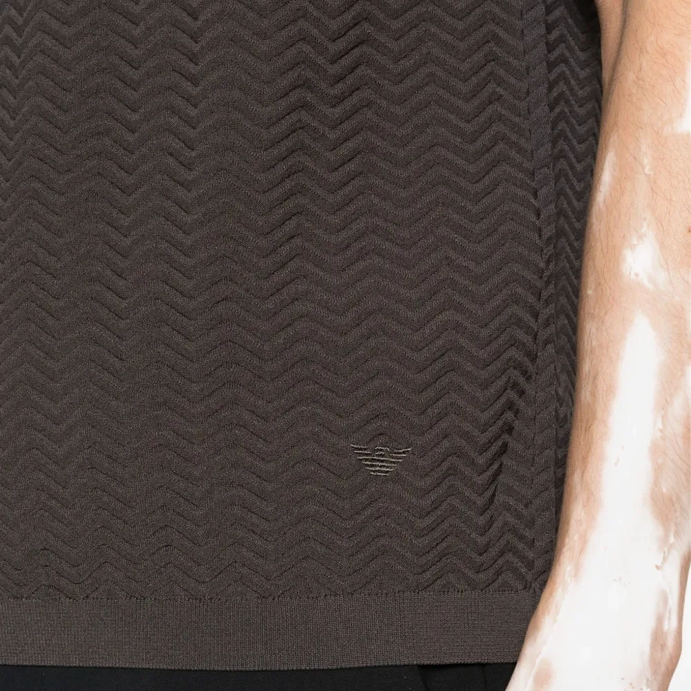 Футболка с короткими рукавами и узором "елочка"