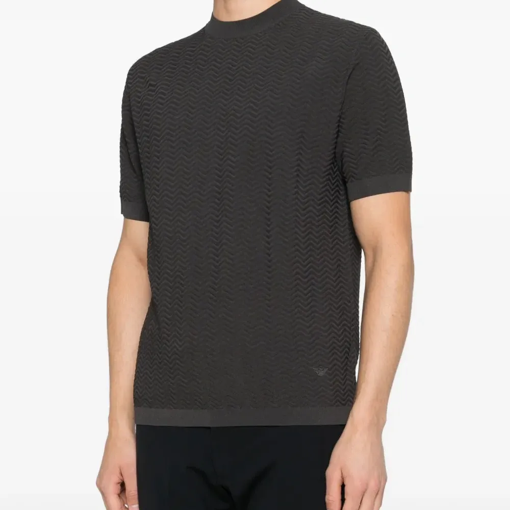 Футболка с короткими рукавами и узором "елочка"