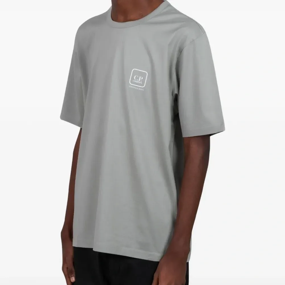 Футболка с нашивкой