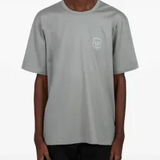 Футболка с нашивкой