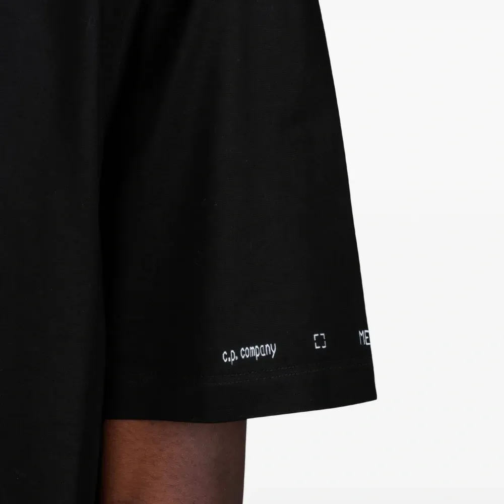 Футболка с логотипом