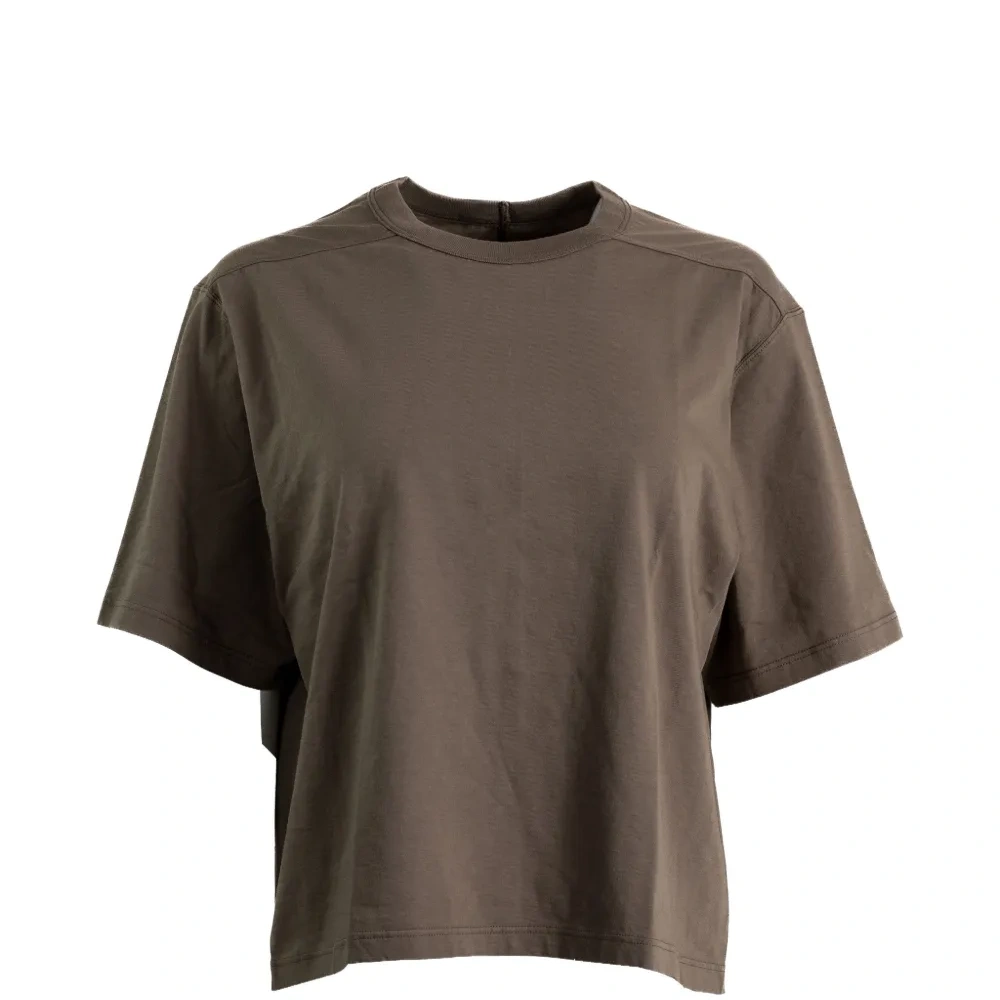 Футболка с отделкой швами