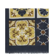 Шарф с узором и бахромой