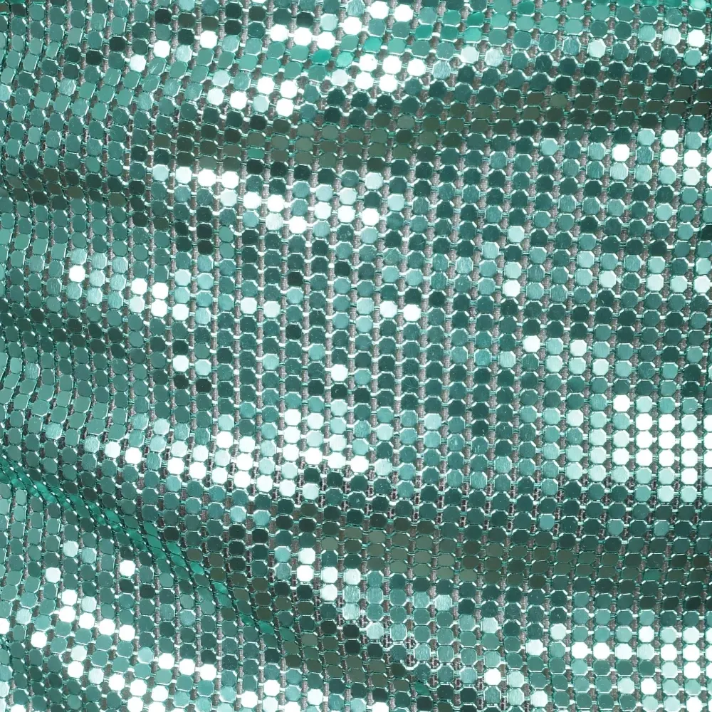 Топ на шее (топ с воротником-холтер)