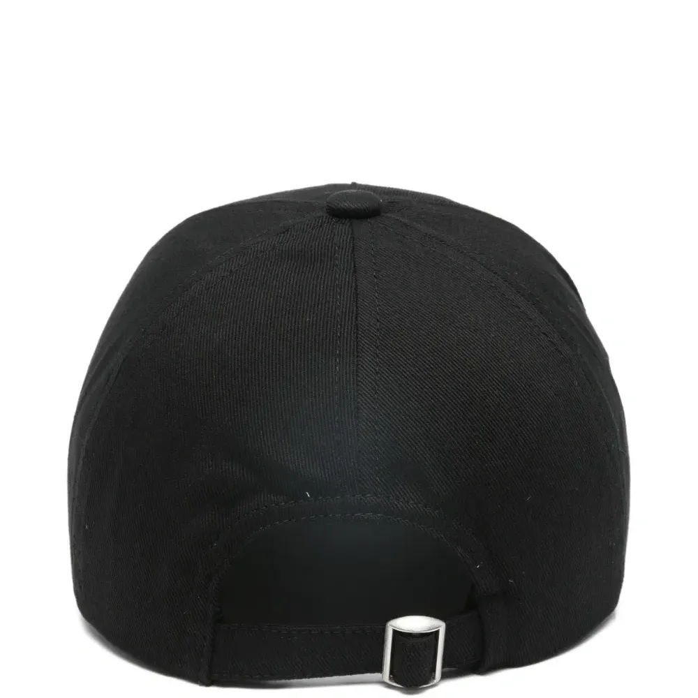 Вышитая кепка