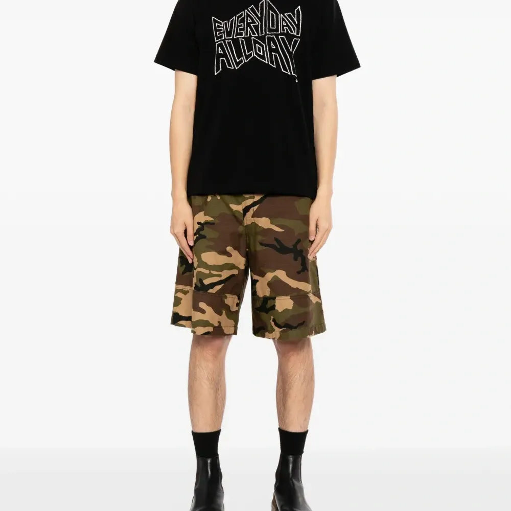 Футболка с круглым вырезом и принтом