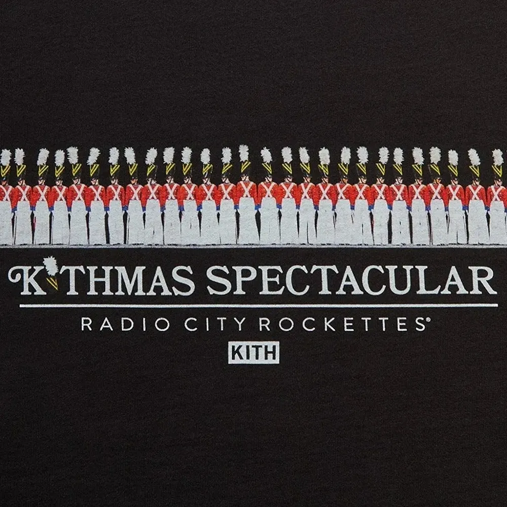 Футболка с круглым вырезом