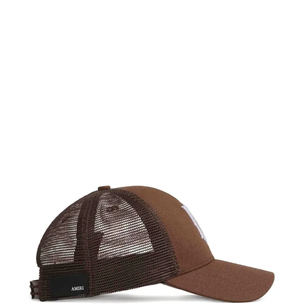 Бейсболка с вышитым логотипом и изогнутым козырьком