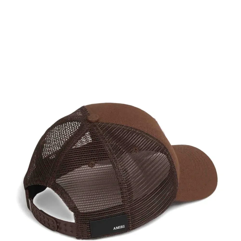 Бейсболка с вышитым логотипом и изогнутым козырьком