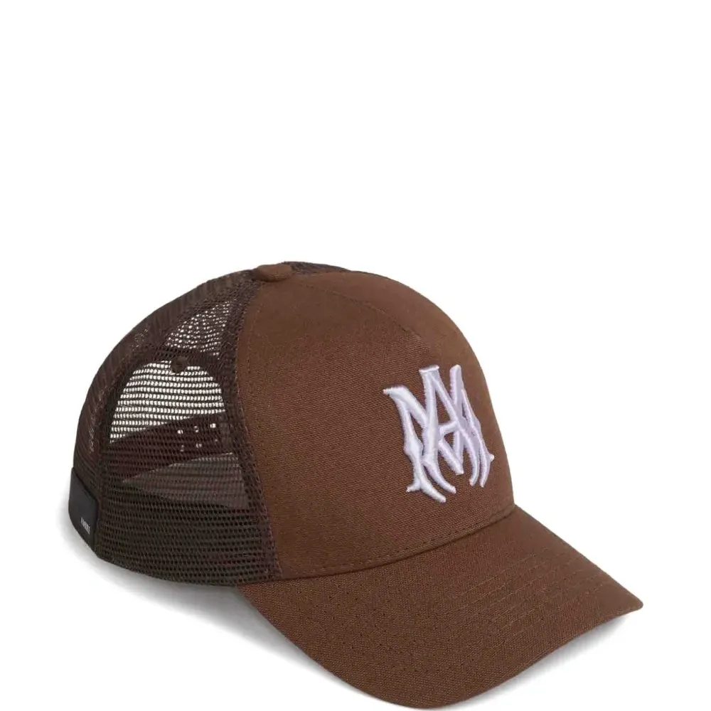 Бейсболка с вышитым логотипом и изогнутым козырьком