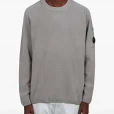 Джемпер с круглым вырезом и длинными рукавами